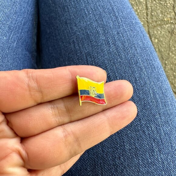 ✨Ecuadorian Flag Enamel Pin Yellow Blue Red Broch Patriotic National Emblem✨ - Picture 2 of 7